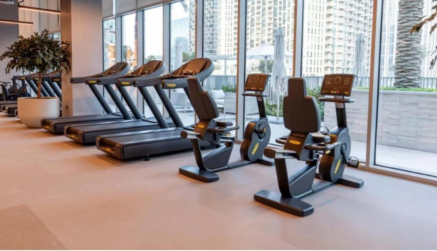 Three Bedroom In Downtown With Burj Khalifa View Dubai Apartment